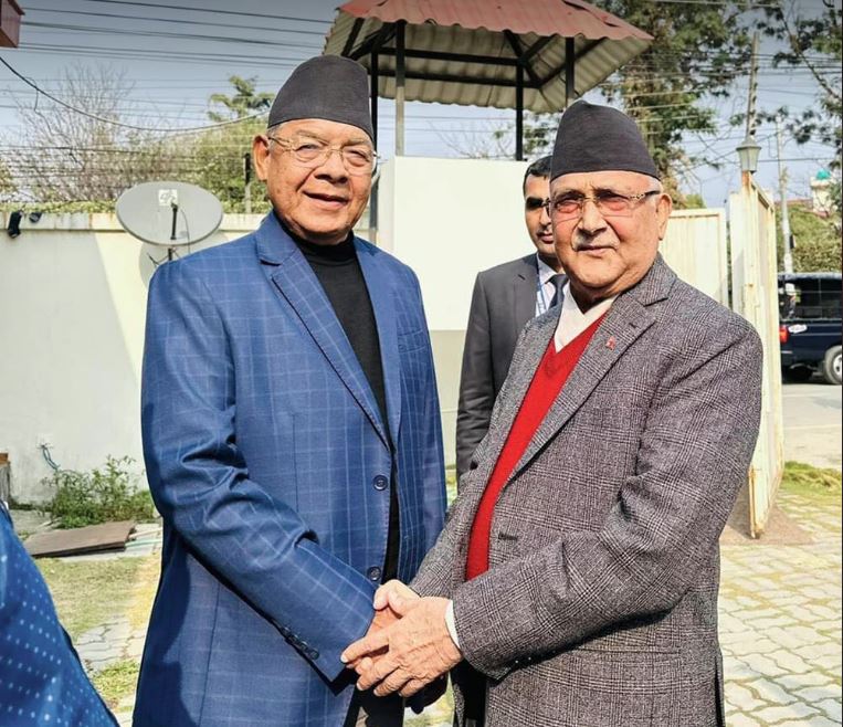 एमालेमा ७० वर्षे उमेरहद हटेपछि वामदेव भन्छन्- नेतृत्वले पहल गरे फर्किन्छु, ओलीको टिप्पणी– उहाँको सदस्यता एमालेमै छ (भिडियो)